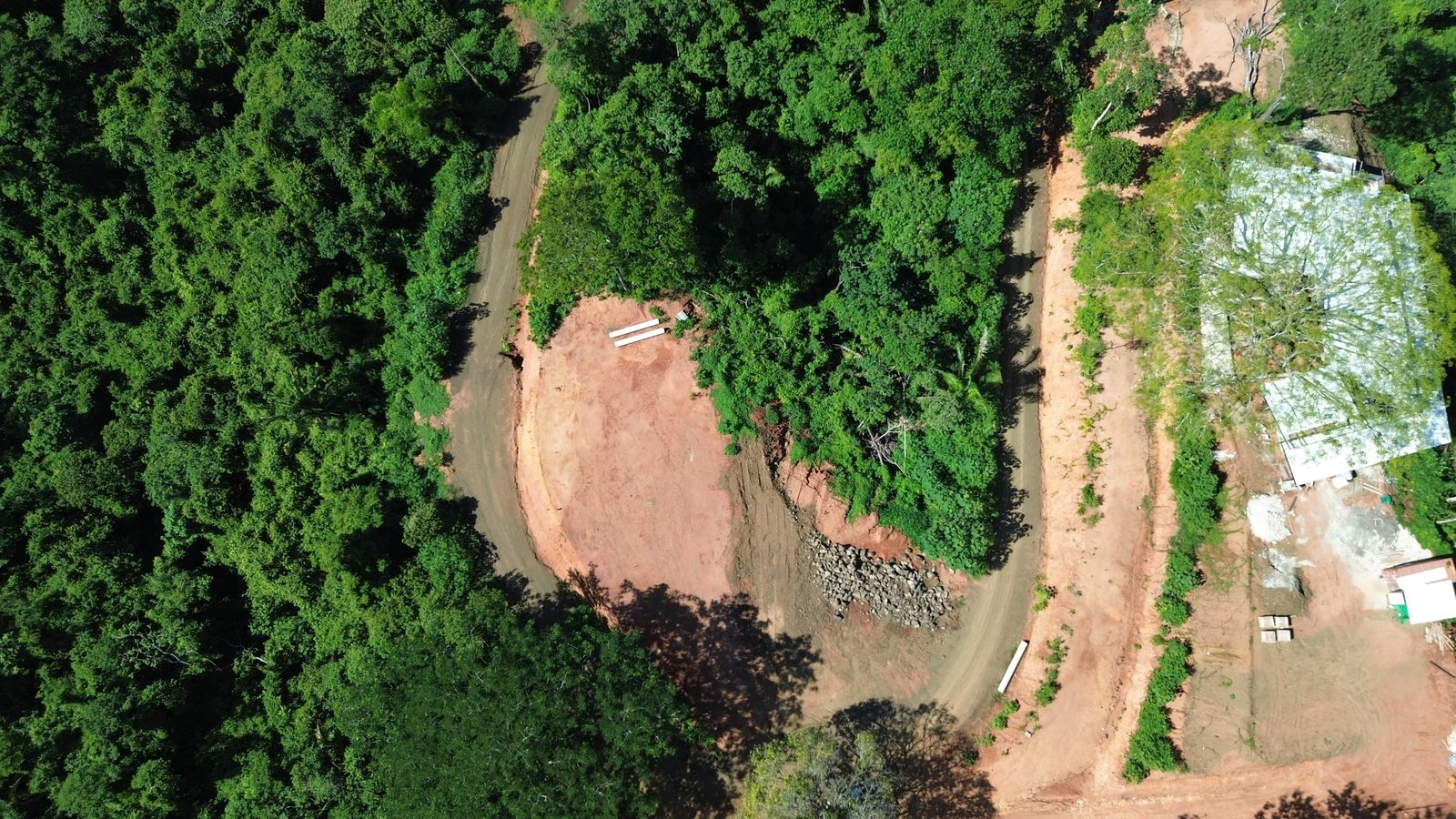 Photo aérienne du terrain et de l'accès